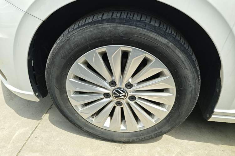 Used Volkswagen Lavida 2021 1.5L Automatic Comfort Edition Left Front Wheel Hub