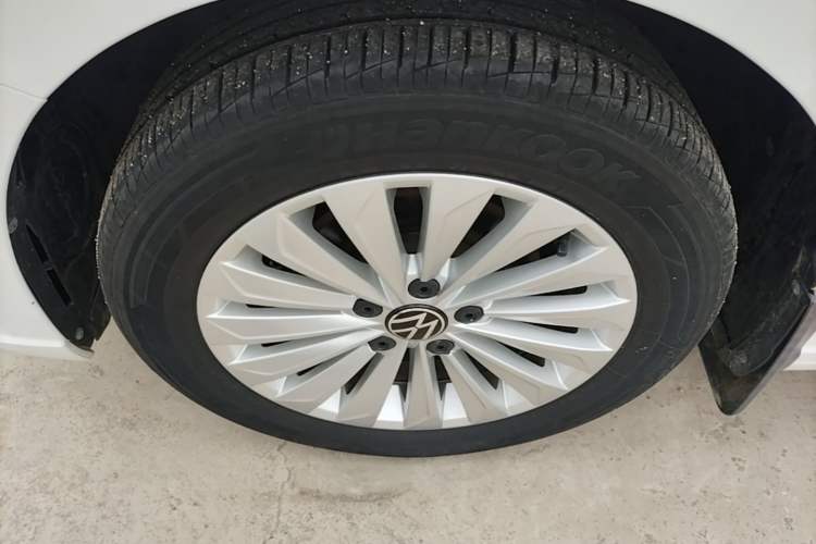 Used Volkswagen Lavida 2021 1.5L Automatic Comfort Edition Left Front Wheel Hub