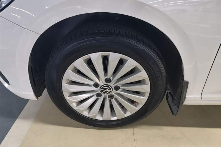 Used Volkswagen Lavida 2021 1.5L Automatic Comfort Edition Left Front Wheel Hub