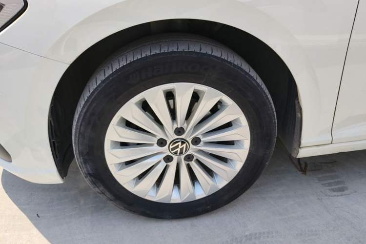 Used Volkswagen Lavida 2021 1.5L Automatic Comfort Edition Left Front Wheel Hub