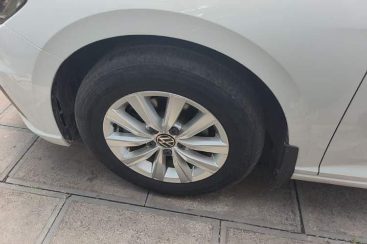 Used Volkswagen Lavida 2021 1.5L Automatic Fashion Edition Left Front Wheel Hub