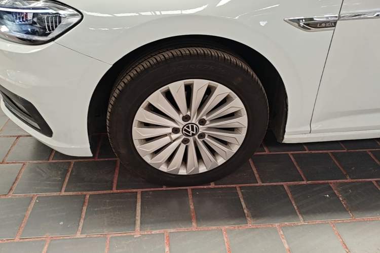 Used Volkswagen Lavida 2021 1.5L Automatic Comfort Edition Left Front Wheel Hub