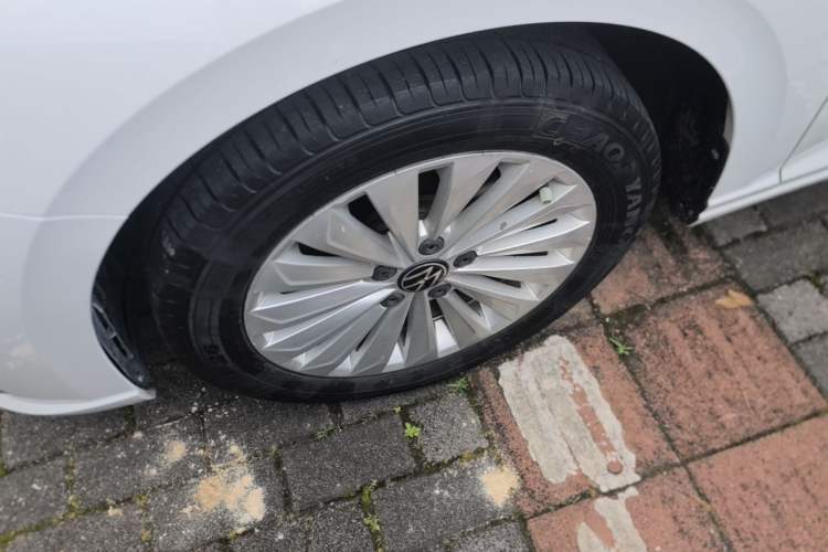 Used Volkswagen Lavida 2021 1.5L Automatic Comfort Edition Left Front Wheel Hub