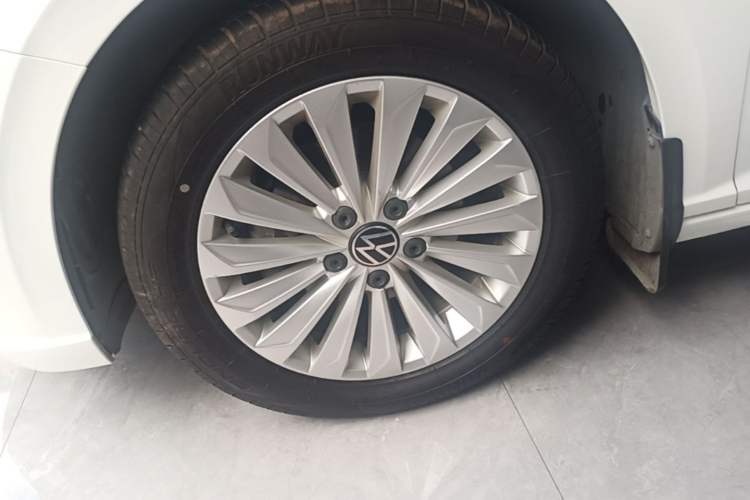 Used Volkswagen Lavida 2021 1.5L Automatic Vision Edition Left Front Wheel Hub