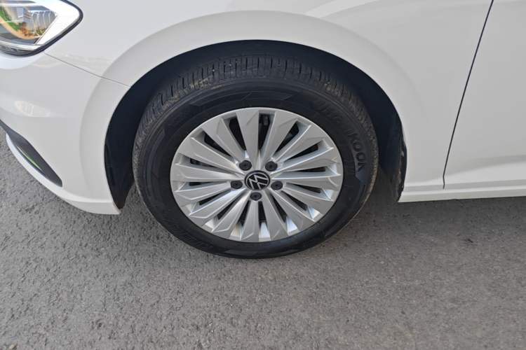 Used Volkswagen Lavida 2021 1.5L Automatic Vision Edition Left Front Wheel Hub
