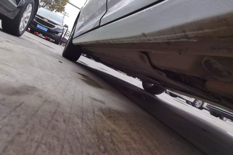 Used Volkswagen Lavida 2021 1.5L Automatic Comfort Edition Left Side Sill