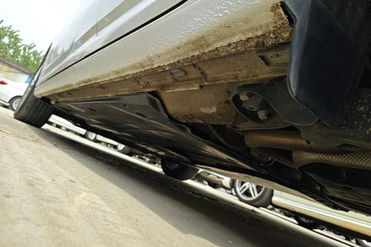 Used Volkswagen Lavida 2021 1.5L Automatic Comfort Edition Left Side Sill