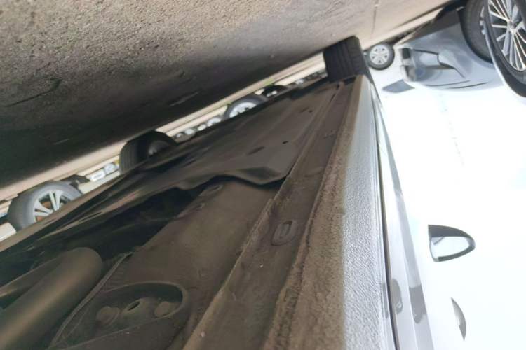 Used Volkswagen Lavida 2021 280TSI DSG Comfort Edition Left Side Sill