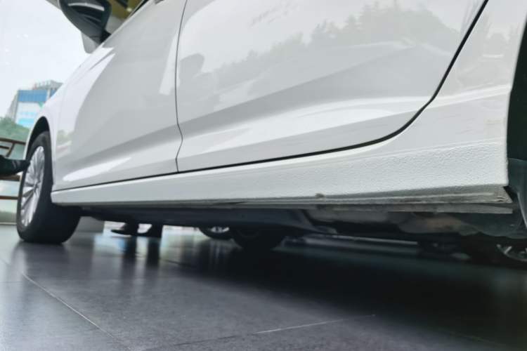 Used Volkswagen Lavida 2021 280TSI DSG Comfort Edition Left Side Sill