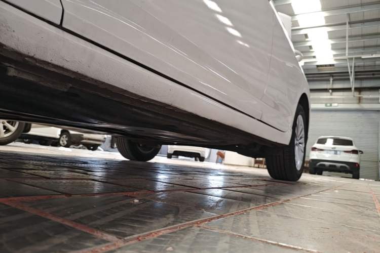 Used Volkswagen Lavida 2021 1.5L Automatic Comfort Edition Left Side Sill