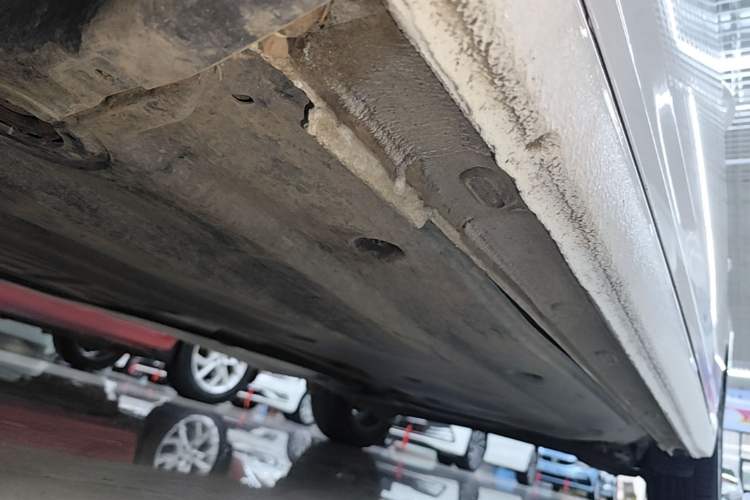 Used Volkswagen Lavida 2021 1.5L Automatic Vision Edition Left Side Sill