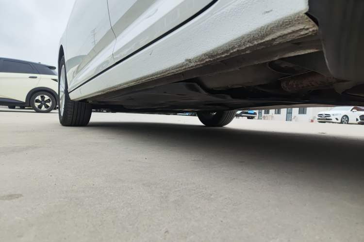 Used Volkswagen Lavida 2021 1.5L Automatic Comfort Edition Left Side Sill