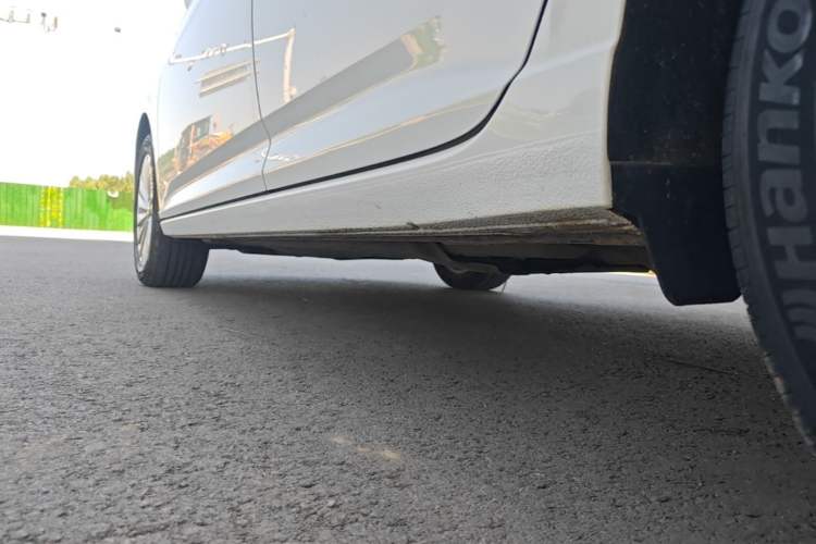 Used Volkswagen Lavida 2021 1.5L Automatic Vision Edition Left Side Sill