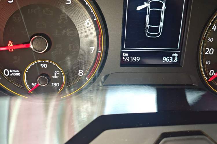 Used Volkswagen Lavida 2021 1.5L Automatic Fashion Edition Odometer Close Up