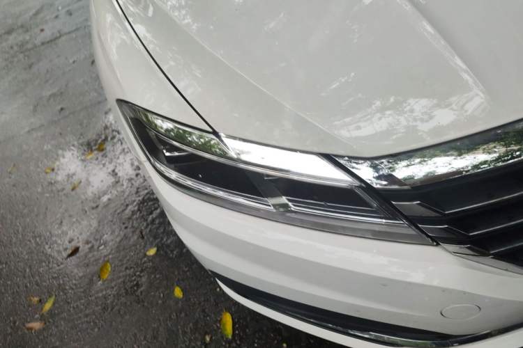 Used Volkswagen Lavida 2021 1.5L Automatic Comfort Edition Right Front Headlight