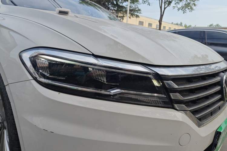 Used Volkswagen Lavida 2021 1.5L Automatic Comfort Edition Right Front Headlight