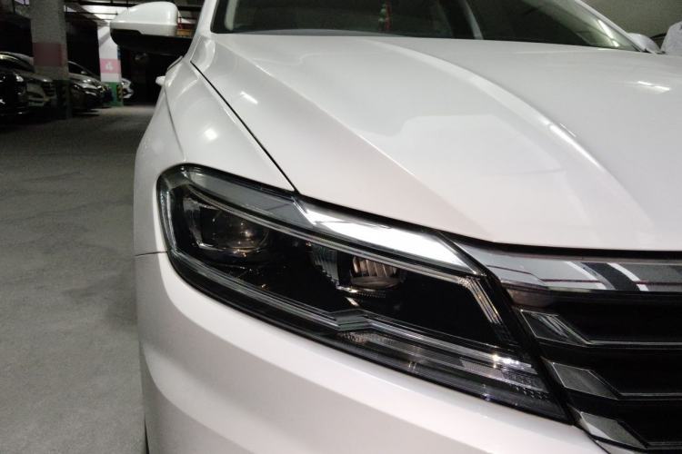 Used Volkswagen Lavida 2021 1.5L Automatic Comfort Edition Right Front Headlight
