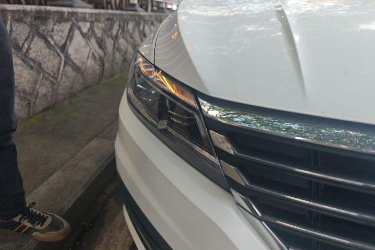 Used Volkswagen Lavida 2021 1.5L Automatic Vision Edition Right Front Headlight