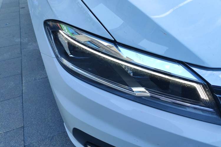 Used Volkswagen Lavida 2021 1.5L Automatic Vision Edition Right Front Headlight