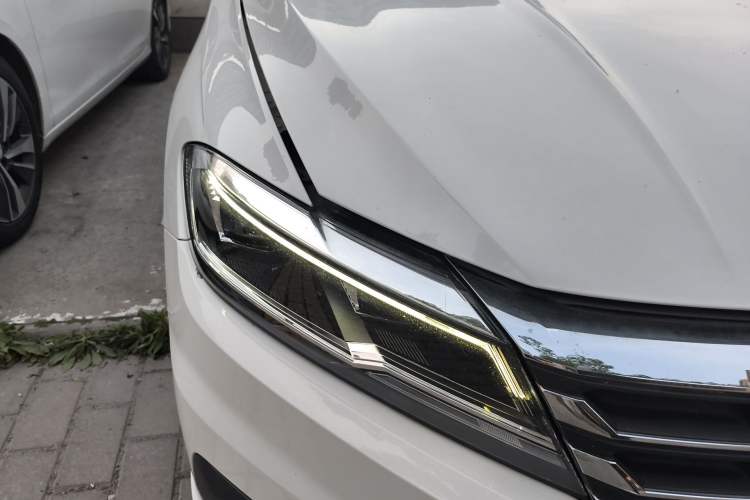 Used Volkswagen Lavida 2021 1.5L Automatic Vision Edition Right Front Headlight
