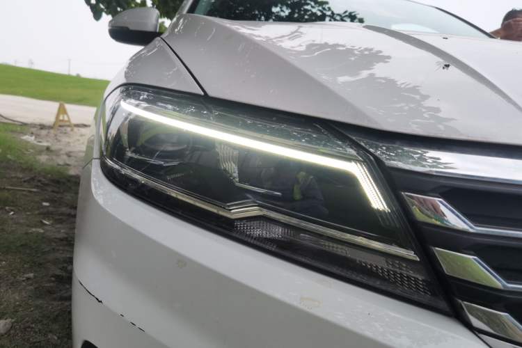 Used Volkswagen Lavida 2021 1.5L Automatic Comfort Edition Right Front Headlight