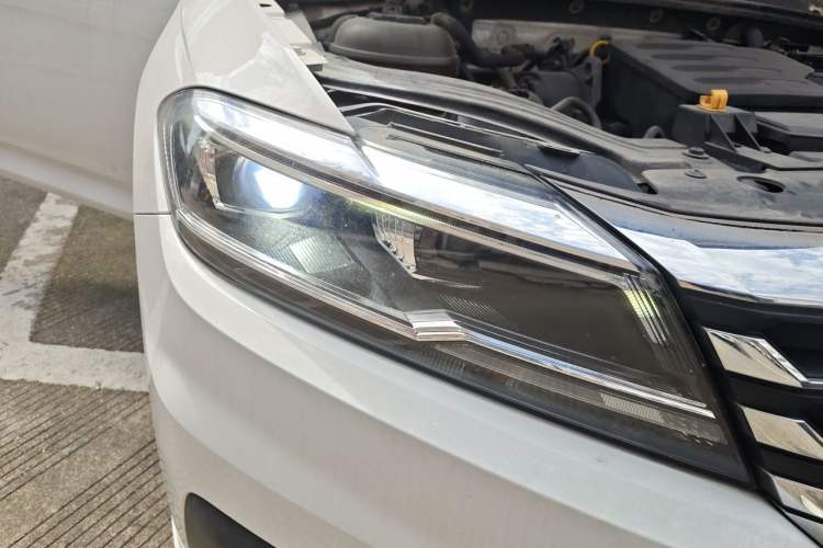 Used Volkswagen Lavida 2021 1.5L Automatic Comfort Edition Right Front Headlight