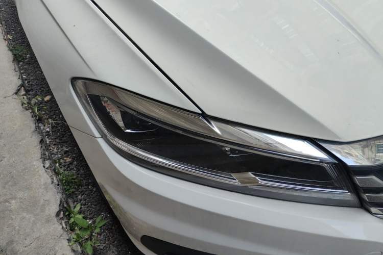 Used Volkswagen Lavida 2021 1.5L Automatic Comfort Edition Right Front Headlight