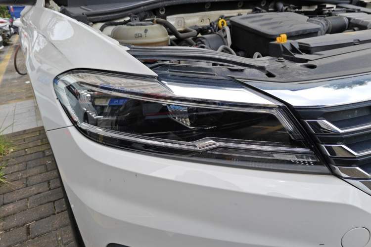 Used Volkswagen Lavida 2021 1.5L Automatic Comfort Edition Right Front Headlight