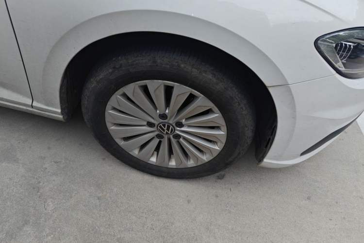 Used Volkswagen Lavida 2021 1.5L Automatic Comfort Edition Right Front Wheel Hub