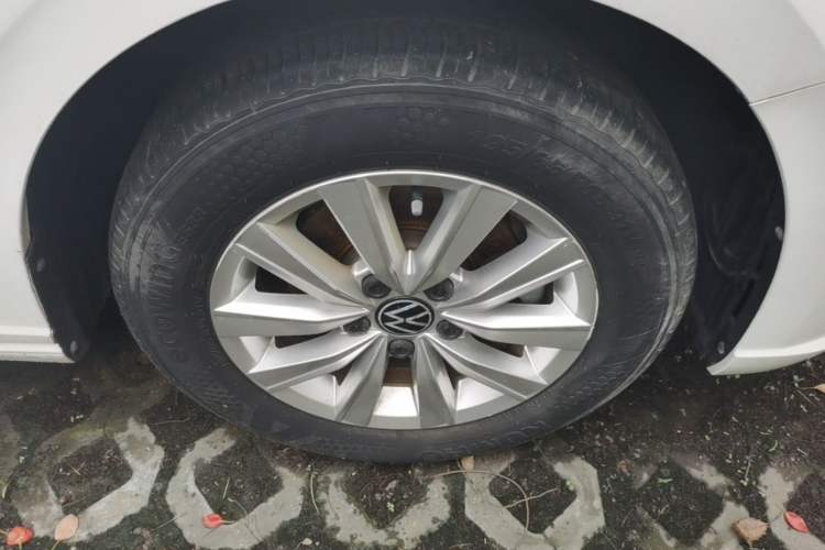 Used Volkswagen Lavida 2021 1.5L Automatic Fashion Edition Right Front Wheel Hub