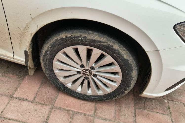 Used Volkswagen Lavida 2021 1.5L Automatic Vision Edition Right Front Wheel Hub