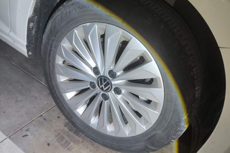 Used Volkswagen Lavida 2021 1.5L Automatic Comfort Edition Right Front Wheel Hub
