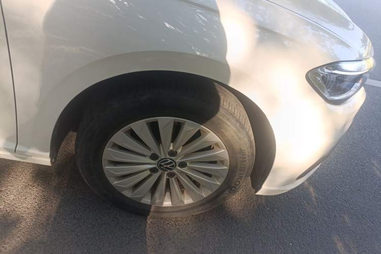 Used Volkswagen Lavida 2021 1.5L Automatic Vision Edition Right Front Wheel Hub