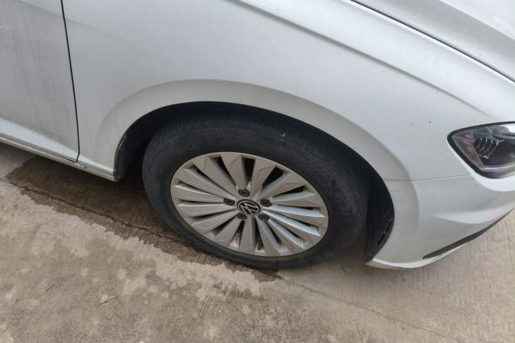 Used Volkswagen Lavida 2021 1.5L Automatic Vision Edition Right Front Wheel Hub