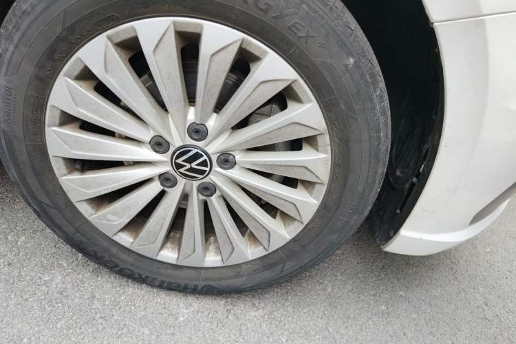 Used Volkswagen Lavida 2021 280TSI DSG Comfort Edition Right Front Wheel Hub