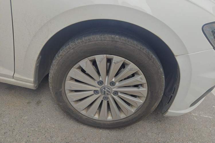 Used Volkswagen Lavida 2021 280TSI DSG Comfort Edition Right Front Wheel Hub
