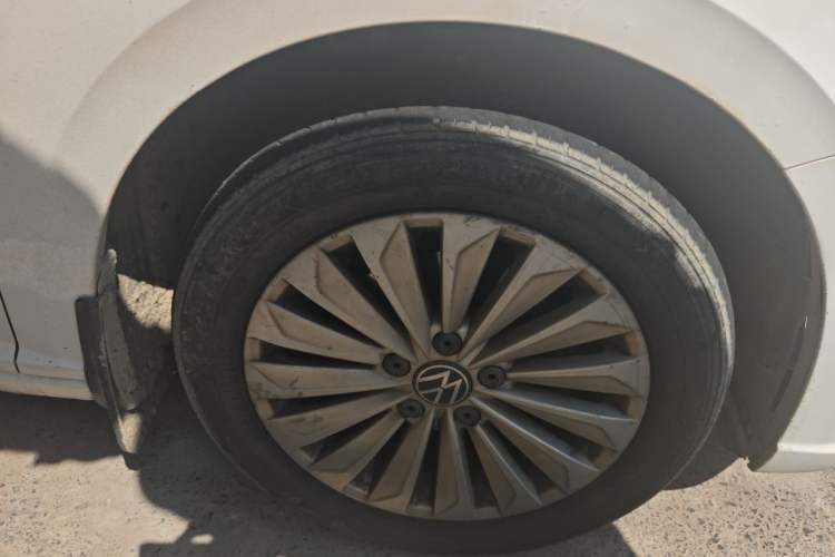 Used Volkswagen Lavida 2021 1.5L Automatic Comfort Edition Right Front Wheel Hub