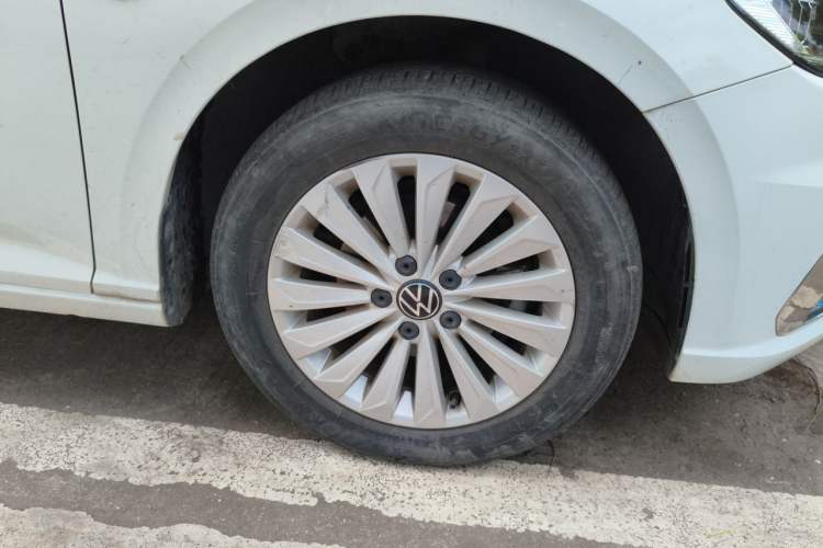 Used Volkswagen Lavida 2021 1.5L Automatic Comfort Edition Right Front Wheel Hub