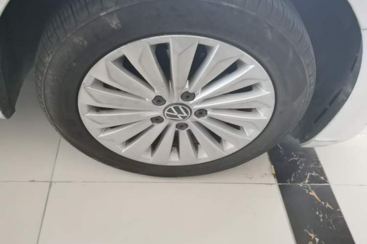 Used Volkswagen Lavida 2021 1.5L Automatic Comfort Edition Right Front Wheel Hub