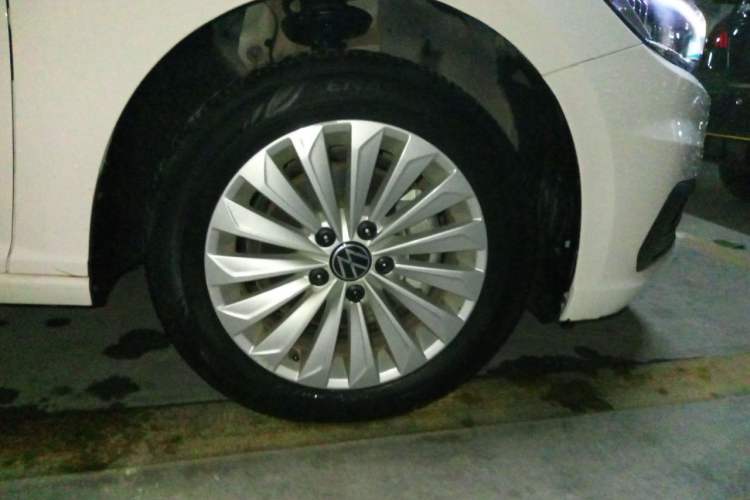 Used Volkswagen Lavida 2021 280TSI DSG Comfort Edition Right Front Wheel Hub