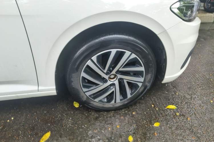 Used Volkswagen Lavida 2021 1.5L Automatic Comfort Edition Right Front Wheel Hub