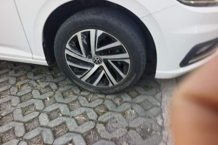 Used Volkswagen Lavida 2021 280TSI DSG Comfort Edition Right Front Wheel Hub