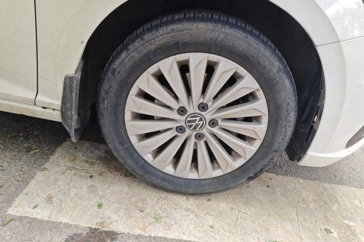 Used Volkswagen Lavida 2021 280TSI DSG Comfort Edition Right Front Wheel Hub
