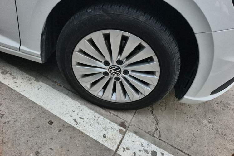Used Volkswagen Lavida 2021 280TSI DSG Comfort Edition Right Front Wheel Hub