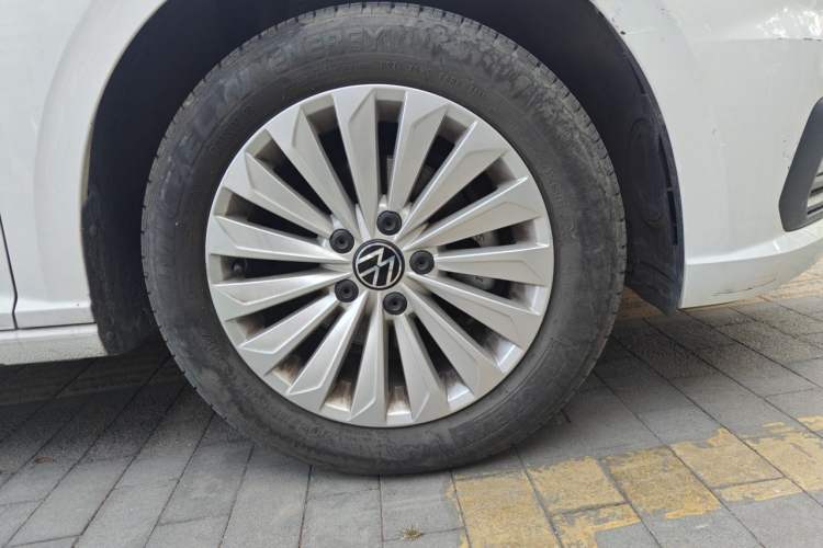 Used Volkswagen Lavida 2021 1.5L Automatic Comfort Edition Right Front Wheel Hub