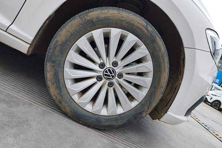 Used Volkswagen Lavida 2021 280TSI DSG Comfort Edition Right Front Wheel Hub
