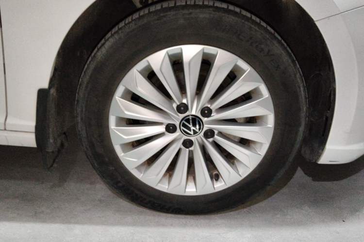 Used Volkswagen Lavida 2021 1.5L Automatic Comfort Edition Right Front Wheel Hub
