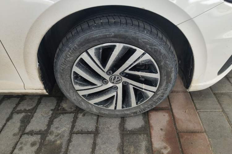 Used Volkswagen Lavida 2021 1.5L Automatic Vision Edition Right Front Wheel Hub