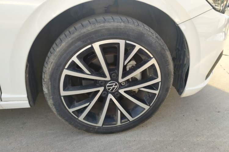Used Volkswagen Lavida 2021 280TSI DSG Luxury Edition Right Front Wheel Hub