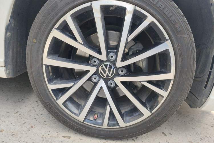 Used Volkswagen Lavida 2021 280TSI DSG Luxury Edition Right Front Wheel Hub